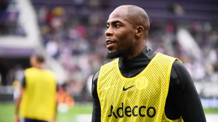 Mercato : l'OM ciblerait Djibril Sidibé pour son couloir droit