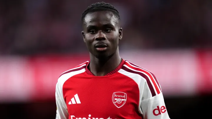 Arsenal fait tomber Aston Villa à Villa Park grâce à Saka