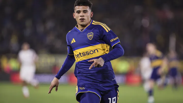 Boca Juniors face à l'intérêt anglais pour son ailier de 19 ans