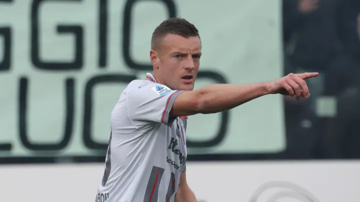 Everton dégarni en attaque songe à Jamie Vardy, libre à 39 ans