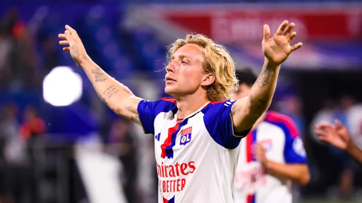 Deux buts en trois minutes : Lyon renverse tout face à Auxerre