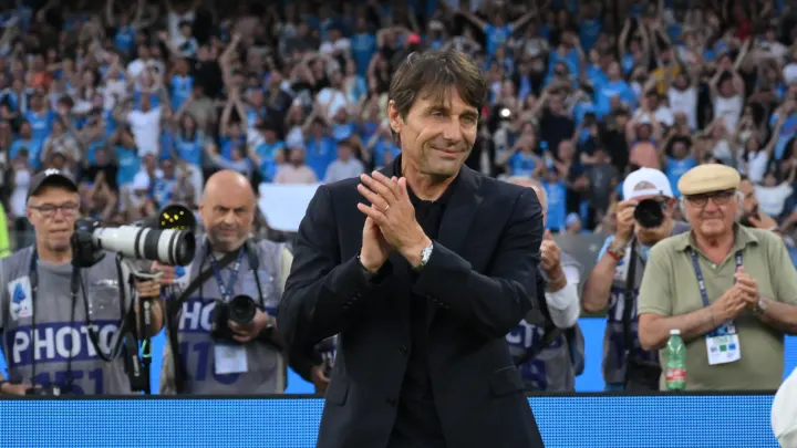 Manchester United garderait un œil sur Antonio Conte