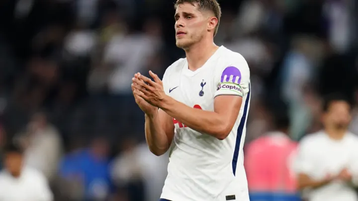 Deux clubs anglais sur les traces de Micky van de Ven