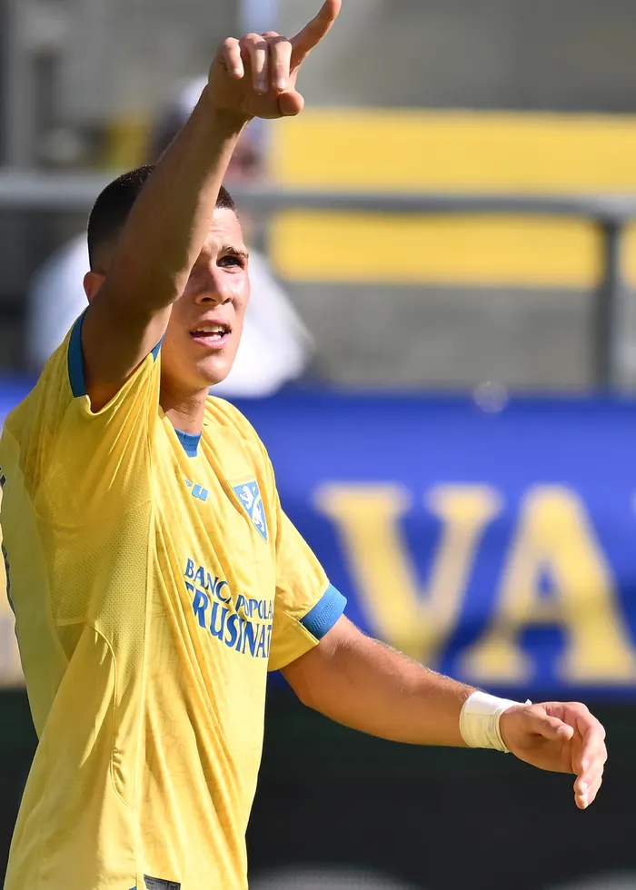 Naples et la Roma surveillent Giorgi Kvernadze, ailier de Frosinone