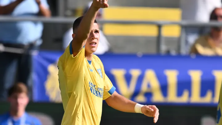Naples et la Roma surveillent Giorgi Kvernadze, ailier de Frosinone
